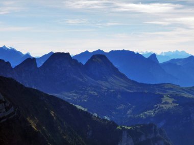 Churfirsten dağ silsilesi - Canton St. Gallen, İsviçre Selun üstten panoramik görünüm