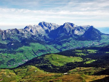Churfirsten dağ silsilesi - Canton St. Gallen, İsviçre Selun üstten panoramik görünüm