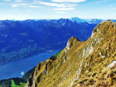 Lake Walensee, göl Walen veya göl Walenstadt - St. Gallen Kanton ve: Glarus, Switzerland da bilinir