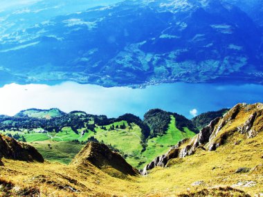 Lake Walensee, göl Walen veya göl Walenstadt - St. Gallen Kanton ve: Glarus, Switzerland da bilinir