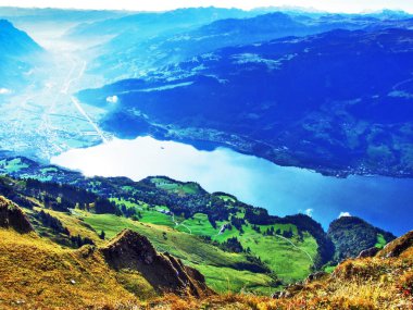 Lake Walensee, göl Walen veya göl Walenstadt - St. Gallen Kanton ve: Glarus, Switzerland da bilinir