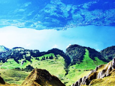 Lake Walensee, göl Walen veya göl Walenstadt - St. Gallen Kanton ve: Glarus, Switzerland da bilinir