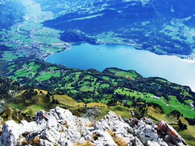 Lake Walensee, göl Walen veya göl Walenstadt - St. Gallen Kanton ve: Glarus, Switzerland da bilinir
