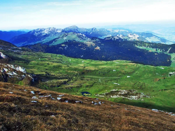 Churfirsten dağ silsilesi - Canton St. Gallen, İsviçre Selun üstten panoramik görünüm