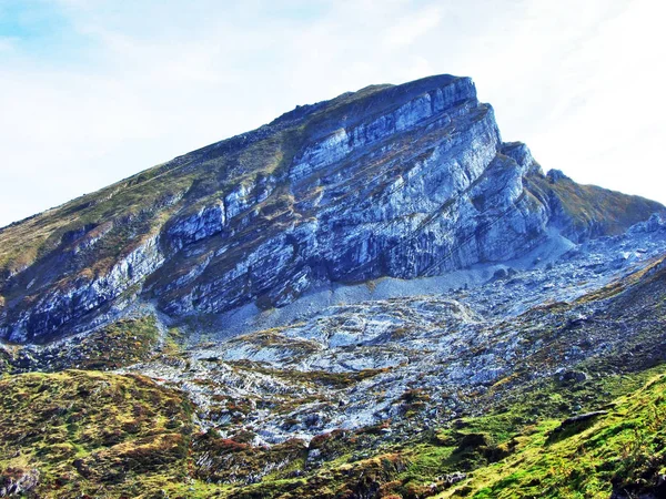Rocky Peak Brisi Churfirsten Mountain Range Cantão Gallen Suíça — Fotografia de Stock