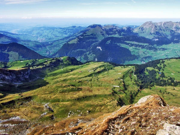 Churfirsten ザンクト ガレンのカントン スイス連邦共和国の Frumsel の上からパノラマ ビュー — ストック写真