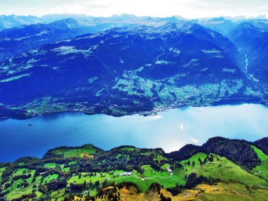 Lake Walensee, göl Walen veya göl Walenstadt - St. Gallen Kanton ve: Glarus, Switzerland da bilinir
