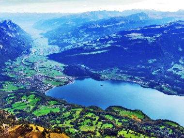Lake Walensee, göl Walen veya göl Walenstadt - St. Gallen Kanton ve: Glarus, Switzerland da bilinir