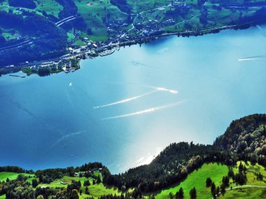 Lake Walensee, göl Walen veya göl Walenstadt - St. Gallen Kanton ve: Glarus, Switzerland da bilinir