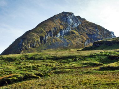 Kayalık tepe Frumsel Churfirsten dağ silsilesi - Canton St. Gallen, İsviçre