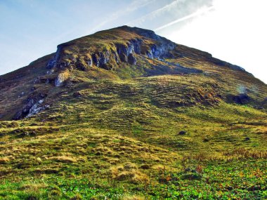 Kayalık tepe Frumsel Churfirsten dağ silsilesi - Canton St. Gallen, İsviçre