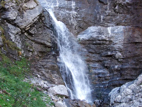 Wasserfälle Und Kaskaden Östlichen Zufluss Des Klontalersees Kanton Glarus Schweiz — Stockfoto