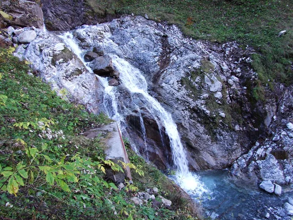 Şelaleler Cascades Klontalersee Gölü Canton Glarus Sviçre Nin Doğu Kolu — Stok fotoğraf