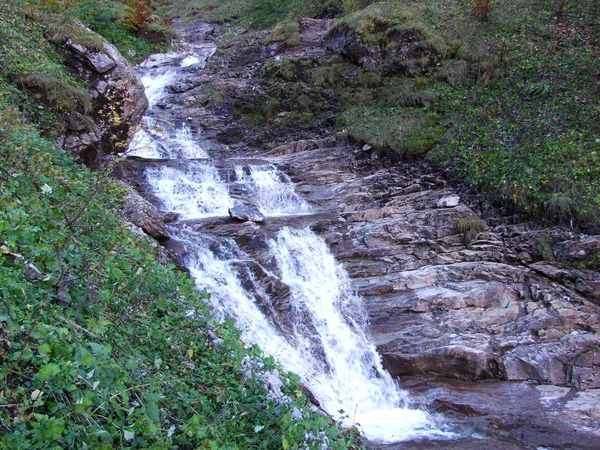 Wodospady Kaskady Wschodniej Dopływ Klontalersee Jeziora Kantonie Glarus Szwajcaria — Zdjęcie stockowe
