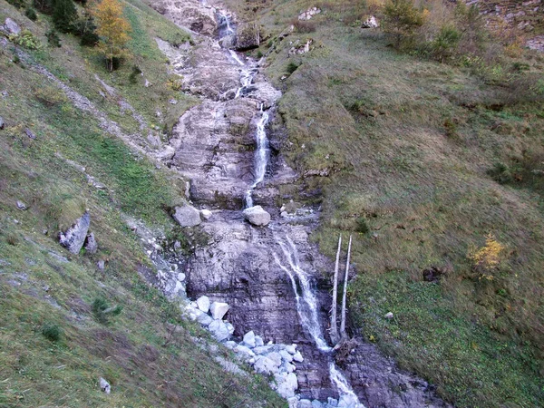 Vattenfall Och Kaskader Den Östra Biflod Till Klontalersee Lake Kantonen — Stockfoto