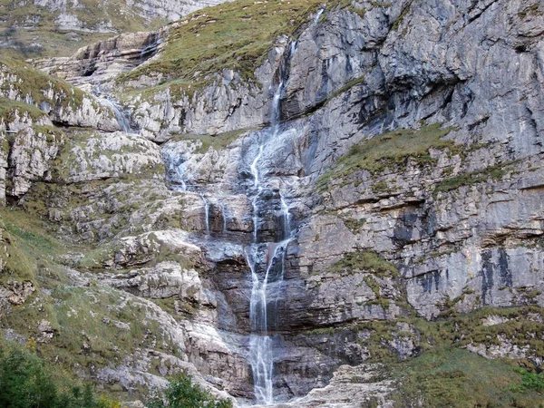 Wasserfälle Und Kaskaden Östlichen Zufluss Des Klontalersees Kanton Glarus Schweiz — Stockfoto