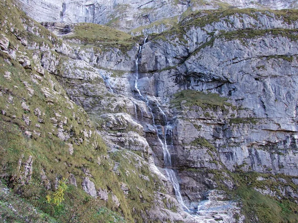 Wasserfälle Und Kaskaden Östlichen Zufluss Des Klontalersees Kanton Glarus Schweiz — Stockfoto