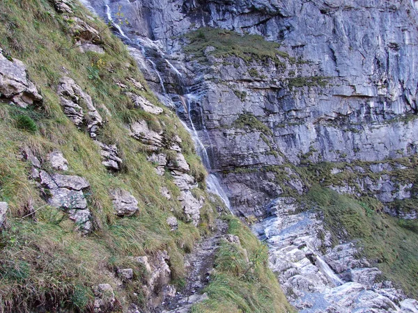 Wasserfälle Und Kaskaden Östlichen Zufluss Des Klontalersees Kanton Glarus Schweiz — Stockfoto