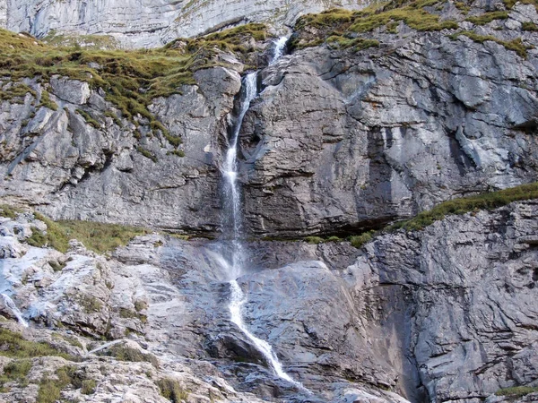 Cascadas Cascadas Afluente Oriental Del Lago Klontalersee Cantón Glarus Suiza — Foto de Stock