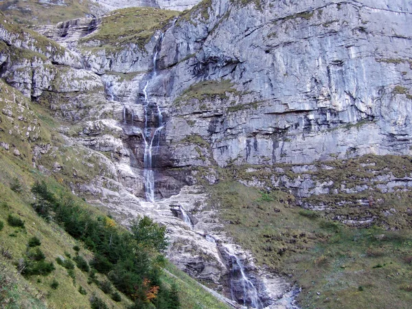 Wasserfälle Und Kaskaden Östlichen Zufluss Des Klontalersees Kanton Glarus Schweiz — Stockfoto