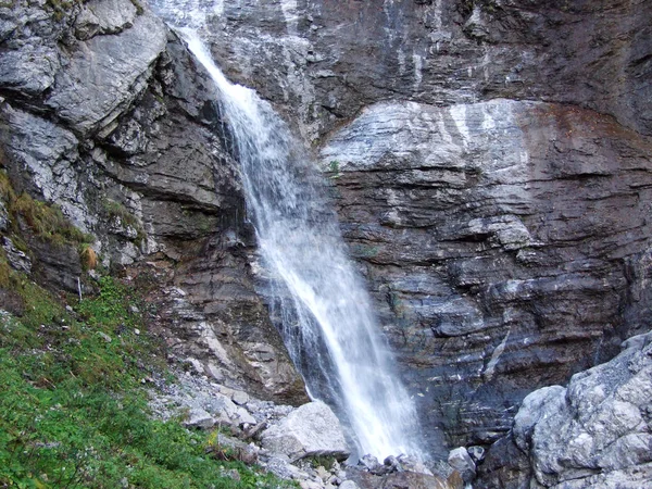 Vodopády Kaskády Východním Přítokem Jezera Klontalersee Kanton Glarus Švýcarsko — Stock fotografie