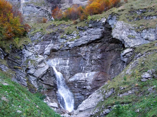 Cachoeiras Cascatas Afluente Oriental Lago Klontalersee Cantão Glarus Suíça — Fotografia de Stock