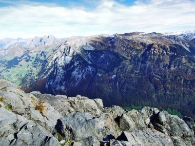 Glarus alp dağ silsilesi - Canton Glarus, İsviçre Vorder Glarnisch üstten panoramik görünüm