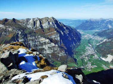 Glarus alp dağ silsilesi - Canton Glarus, İsviçre Vorder Glarnisch üstten panoramik görünüm