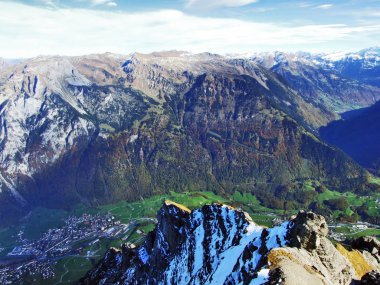 Glarus alp dağ silsilesi - Canton Glarus, İsviçre Vorder Glarnisch üstten panoramik görünüm