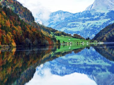 Alp Gölü Klontalersee Klontal Vadisi ve dağ silsilesi Glarus Alps - Canton Glarus, İsviçre