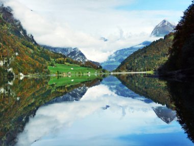 Alp Gölü Klontalersee Klontal Vadisi ve dağ silsilesi Glarus Alps - Canton Glarus, İsviçre