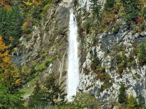 Sulzbachfall Vodopád Údolí Klontal Jezero Klontalersee Kanton Glarus Švýcarsko — Stock fotografie