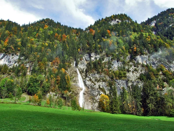 Cascada Sulzbachfall Valle Klontal Junto Lago Klontalersee Cantón Glarus Suiza — Foto de Stock