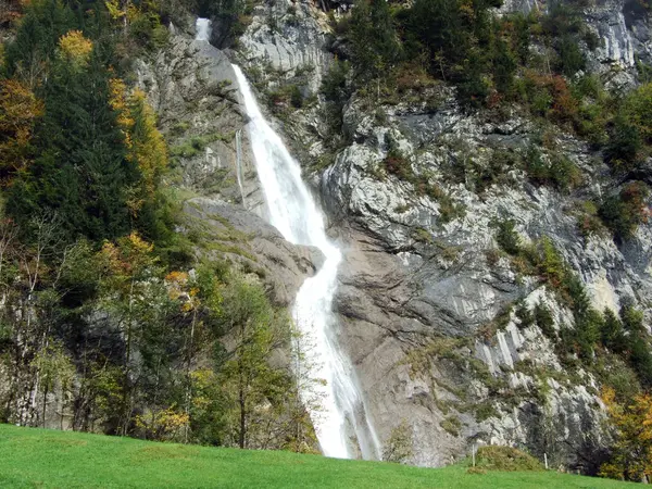 Cachoeira Sulzbachfall Vale Klontal Lado Lago Klontalersee Cantão Glarus Suíça — Fotografia de Stock