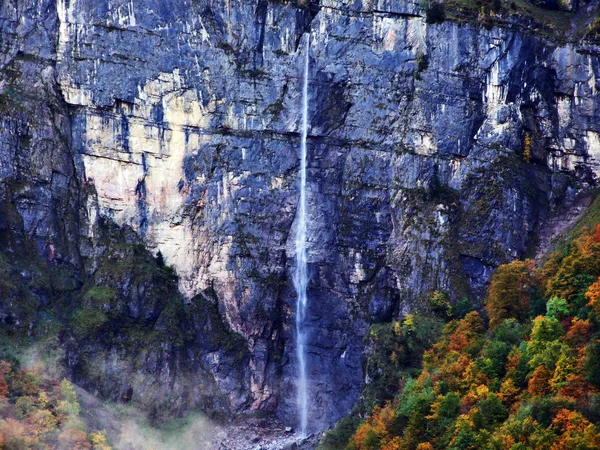 Cachoeira Tscholbodenfall Vale Klontal Lado Lago Klontalersee Cantão Glarus Suíça — Fotografia de Stock