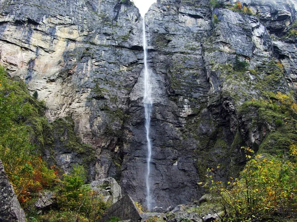 Tscholbodenfall Vodopád Údolí Klontal Jezero Klontalersee Kanton Glarus Švýcarsko — Stock fotografie