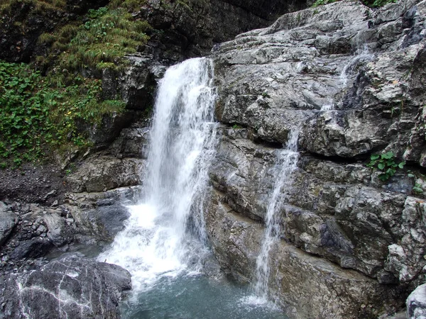 Cascata Dungellauifall Nella Valle Del Klontal Vicino Lago Klontalersee Cantone — Foto Stock