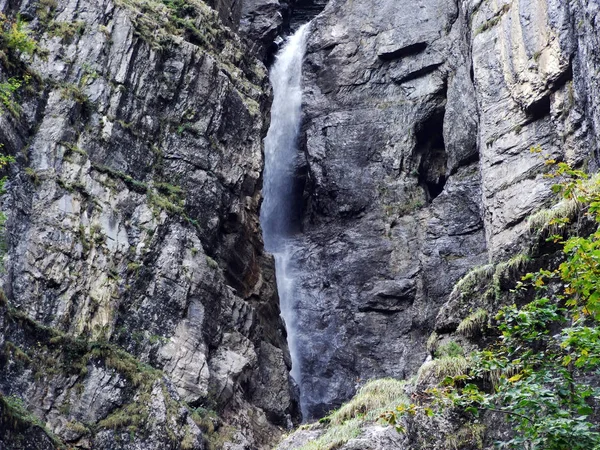 Dungellauifall Vodopád Údolí Klontal Jezero Klontalersee Kanton Glarus Švýcarsko — Stock fotografie