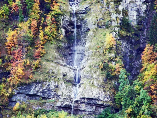 Seizoensgebonden Watervallen Vallei Van Lake Klontalersee Kanton Glarus Zwitserland — Stockfoto