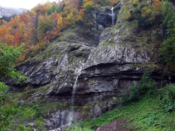 Seasonal Waterfalls Valley Lake Klontalersee Canton Glarus Switzerland — Stock Photo, Image