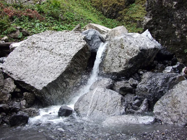 Saisonwasserfälle Tal Des Klontalersees Kanton Glarus Schweiz — Stockfoto