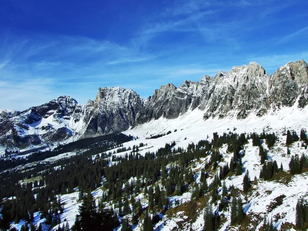 阿尔维耶群山脉上的第一场雪 瑞士圣加仑州 — 图库照片