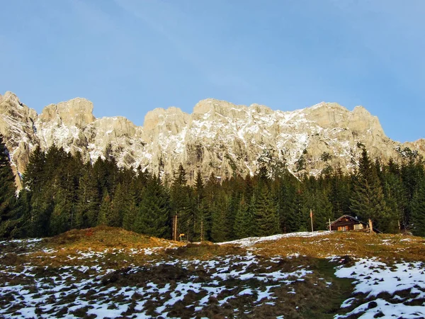 Késő Őszi Hangulat Legelők Gazdaságok Völgyben Seez Folyó Malun Mountain — Stock Fotó