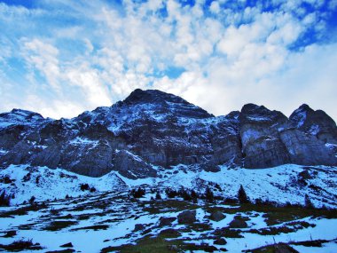 Dawn ve sis altında Santis ve dağ massif Alpstein -: Appenzell Ausserrhoden Canton, İsviçre