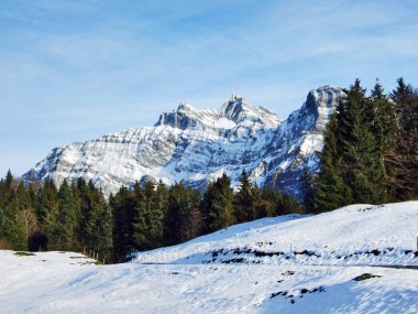Alpstein dağ silsilesi - Appenzell Ausserrhoden Canton, İsviçre de Santis heybetli üst