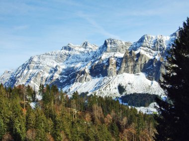 Alpstein dağ silsilesi - Appenzell Ausserrhoden Canton, İsviçre de Santis heybetli üst