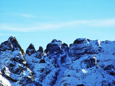 Güzel dağ tepe, Santis altında kar kapak - Appenzell Ausserrhoden Canton, İsviçre Alpstein dağ silsilesi içinde