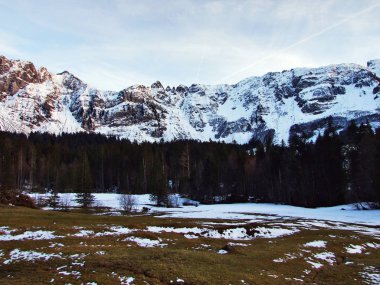 Güzel dağ tepe, Santis altında kar kapak - Appenzell Ausserrhoden Canton, İsviçre Alpstein dağ silsilesi içinde