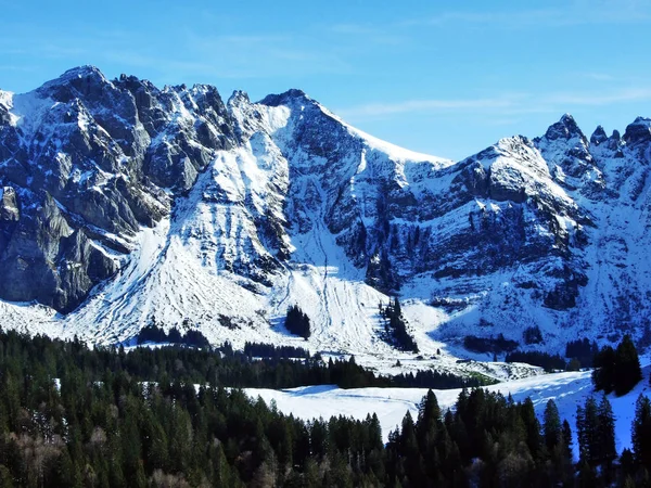 Mooie Alpine Piek Van Santis Alpstein Bergketen Onder Een Sneeuw — Stockfoto