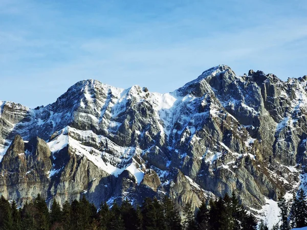 Mooie Alpine Piek Van Santis Alpstein Bergketen Onder Een Sneeuw — Stockfoto